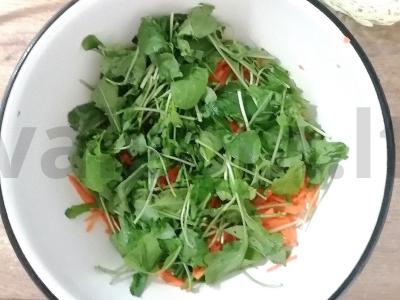 Kopūstų salotas su morkomis ir rukola Žingsnis 3