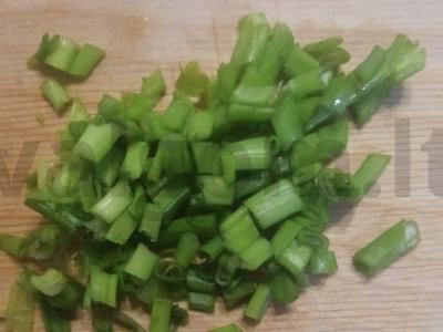 Salotos su žaliais žirneliais Žingsnis 2