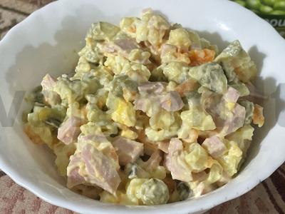 Klasikinis Olivier salotas per 30 minučių pagrindine nuotrauka