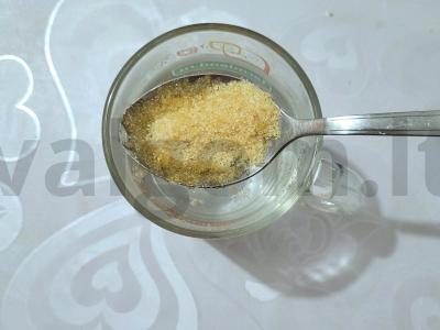 Oro varškės desertas su želatina, riešutais ir šokoladu Žingsnis 1