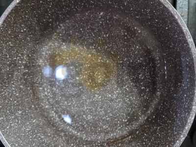 Oro varškės desertas su želatina, riešutais ir šokoladu Žingsnis 2