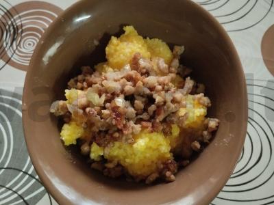 Sotūs kukurūzų košė su faršu pagrindine nuotrauka