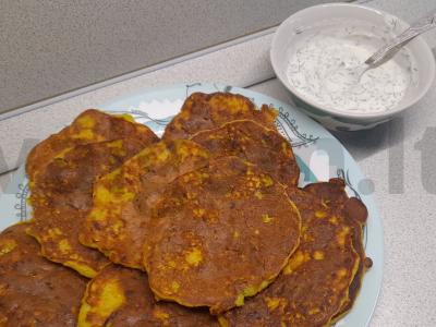 Cukinijų blynai su grietinės padažu pagrindine nuotrauka