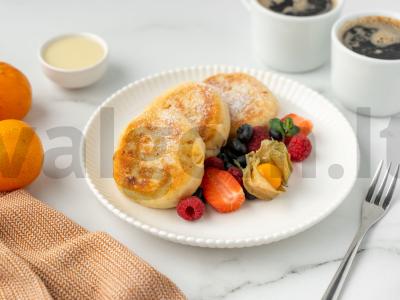 Sūrio pyragėliai su vaisiais pagrindine nuotrauka