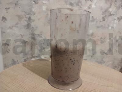 Sviestinis kokteilis su sojų pienu, nektarinu ir mėlynėmis Žingsnis 4