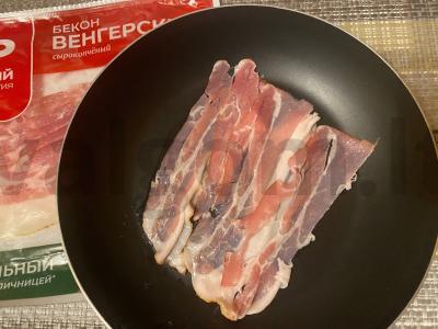 Apvalaus lavašo vokas su bekonu, šviežiu agurku ir sūriu Žingsnis 1