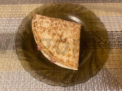 Apvalaus lavašo vokas su bekonu, šviežiu agurku ir sūriu Žingsnis 7