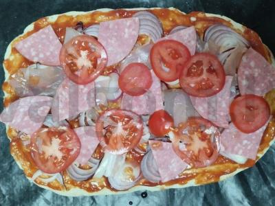 Aštrus pica su pomidorų kubanų padažu, maasdam sūriu ir bekonu Žingsnis 4