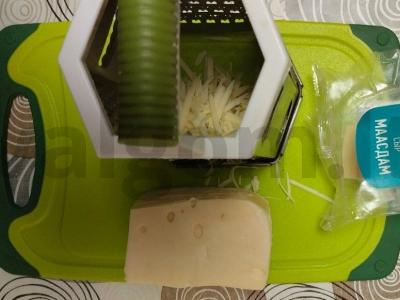 Aštrus pica su pomidorų kubanų padažu, maasdam sūriu ir bekonu Žingsnis 5