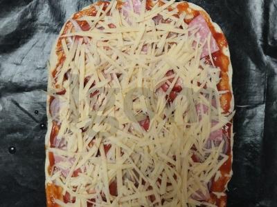 Aštrus pica su pomidorų kubanų padažu, maasdam sūriu ir bekonu Žingsnis 6