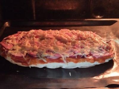 Aštrus pica su pomidorų kubanų padažu, maasdam sūriu ir bekonu Žingsnis 7