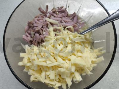 Tortilija su dešrelėmis, sūriu ir pomidorais Žingsnis 1