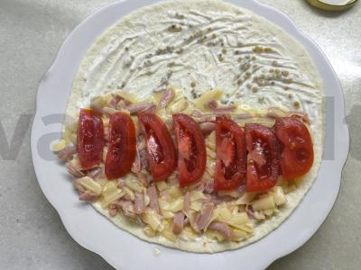 Tortilija su dešrelėmis, sūriu ir pomidorais Žingsnis 5