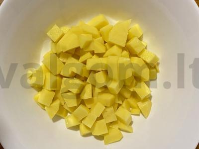 Indėnų šlaunelė, kepta su bulvėmis grietinės ir česnako padaže Žingsnis 1