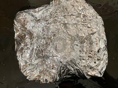 Indėnų šlaunelė, kepta su bulvėmis grietinės ir česnako padaže Žingsnis 5