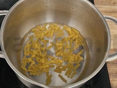 Makaronai su lašiša ir daržovėmis grietinėlės padaže Žingsnis 3