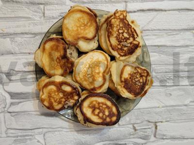 Švelnūs, purūs blynai iš rūgštaus pieno pagrindine nuotrauka