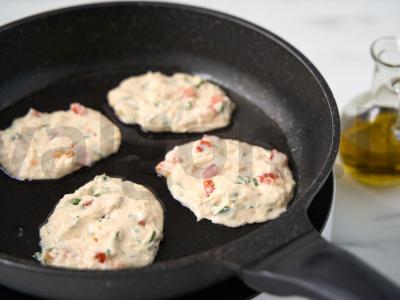 Sotūs blynai su pomidorais ir sūriu Žingsnis 4