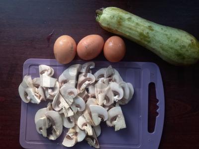 Omletas su grybais ir cukinijomis Žingsnis 1