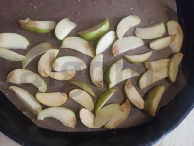 Obuolių šarlotė su bulvių krakmolu Žingsnis 6