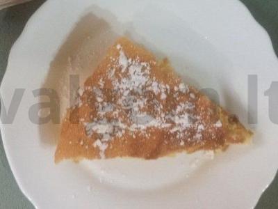 Obuolių šarlotė su bulvių krakmolu pagrindine nuotrauka