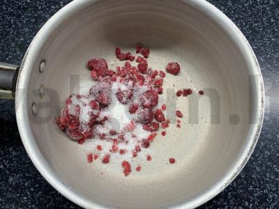 Desertas iš jogurto, varškės, muesli ir aviečių Žingsnis 1