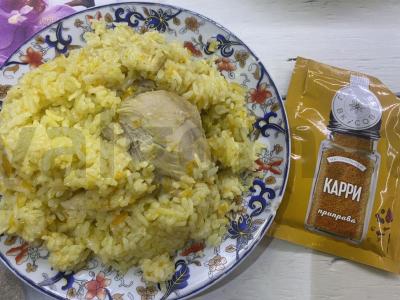 Kiaulienos ir karčio ryžių patiekalas pagrindine nuotrauka