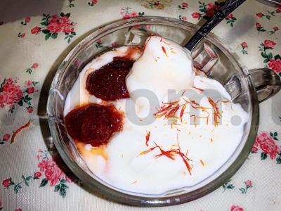 Desertas su uogiene pagrindine nuotrauka