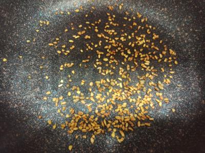 Salotos su agurkais, keptu kiaušiniu ir bulguru Žingsnis 1