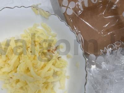 Salotas su obuoliu, morkomis ir graikiniais riešutais Žingsnis 2