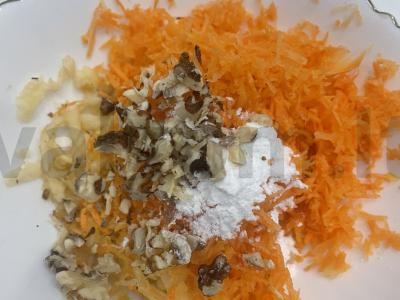 Salotas su obuoliu, morkomis ir graikiniais riešutais Žingsnis 5