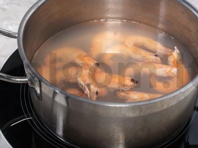 Krevetės kokteilis su salierais ir kečupu Žingsnis 1