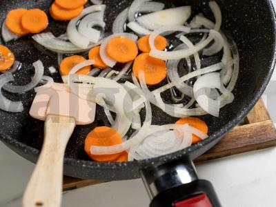 Vištienos krūtinėlė grietinėlėse Žingsnis 3