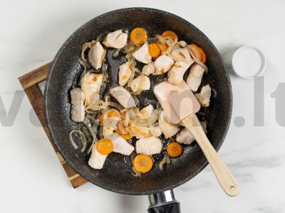 Vištienos krūtinėlė grietinėlėse Žingsnis 4