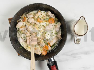 Vištienos krūtinėlė grietinėlėse Žingsnis 7