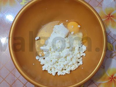 Purūs varškėčiai iš grūdėtos varškės Žingsnis 1