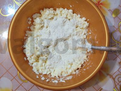 Purūs varškėčiai iš grūdėtos varškės Žingsnis 2