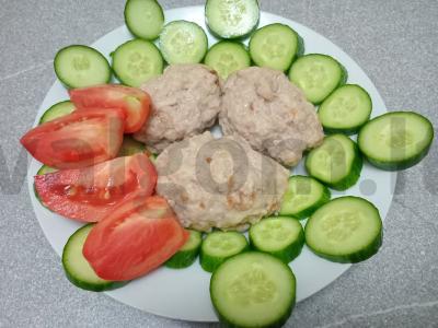 Garų kotletai iš kiaulienos faršo pagrindine nuotrauka