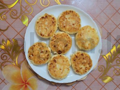 Purūs varškėčiai iš grūdėtos varškės pagrindine nuotrauka