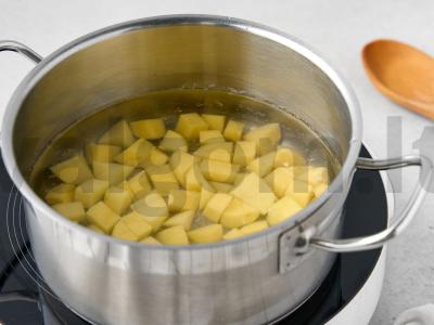 Borščas su raugintais kopūstais ir troškiniu Žingsnis 2