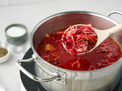 Borščas su raugintais kopūstais ir troškiniu Žingsnis 5