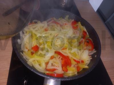 Vištiena grietinėlės ir grybų padaže pietums Žingsnis 2