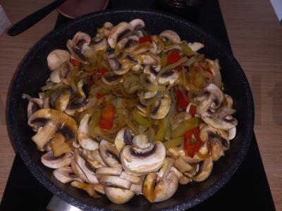 Vištiena grietinėlės ir grybų padaže pietums Žingsnis 3