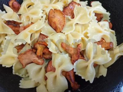 Farfalle su voveraitėmis Žingsnis 5