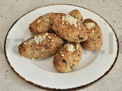 Varškės-raštinių bandelės su žolelėmis pagrindine nuotrauka