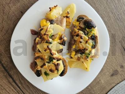 Keptas mėsa su grybais ir maasdamo sūriu pagrindine nuotrauka