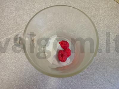 Juodasis arbata su avietėmis, baziliku ir medumi Žingsnis 2