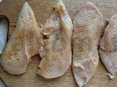 Švelni vištiena, kepta su pomidorais ir sūriu orkaitėje Žingsnis 2