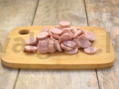 Tortilija su dešrelėmis ir sūriu keptuvėje Žingsnis 1