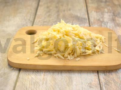 Tortilija su dešrelėmis ir sūriu keptuvėje Žingsnis 2